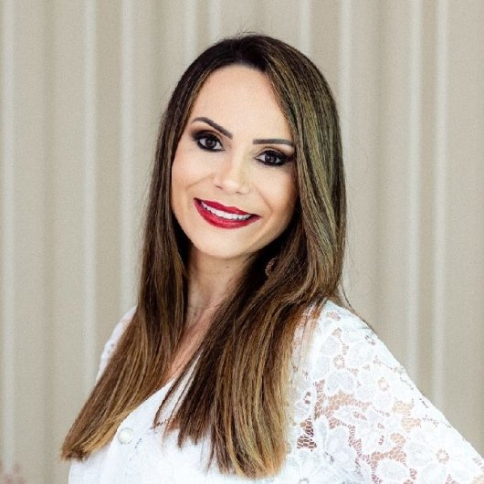 Dra. Aline Aparecida Longatti Carvalho Machado