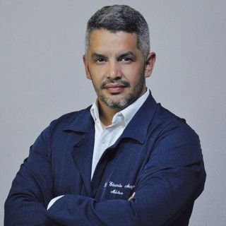 Dr. Eduardo Araya
