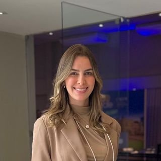 Dra. Gabriela Rocha Nascimento .