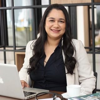 Dra. Paulla Damianni Ribeiro Pereira