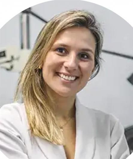 Dra. Larissa Barros de Oliveira