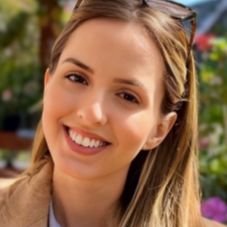 Dra. Jordana Lopes de Lucena