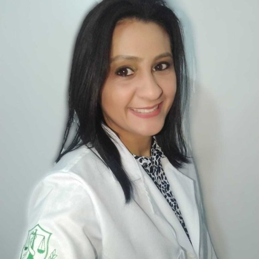 Dra. Regiane Azevedo