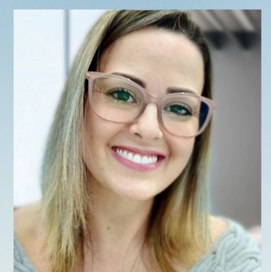 Prof. Letícia Salvadé