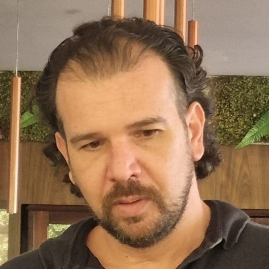 Dr. Leonardo Rodrigues Flor