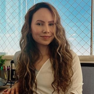 Dra. Amanda Queiroz de Oliveira