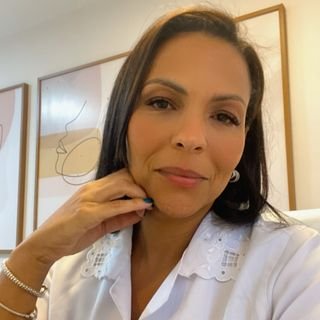 Dra. Luciana Lorena Lima