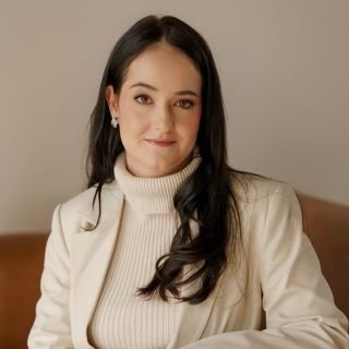 Dra. Bruna Gustinelli