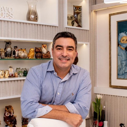 Dr. Gustavo Simoes Leite