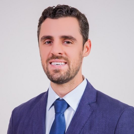 Dr. Gustavo Vicenzi