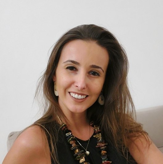 Dra. Julia V. Medeiros