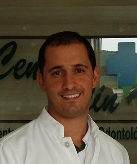 Dr. Tiago Dos Santos Magnus