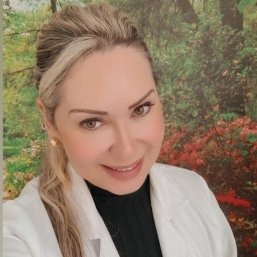 Dra. Flavia Pauleski