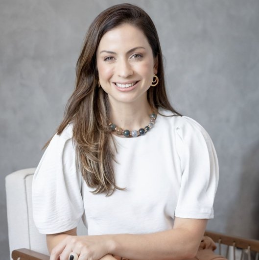Dra. Júlia Cunha Loureiro
