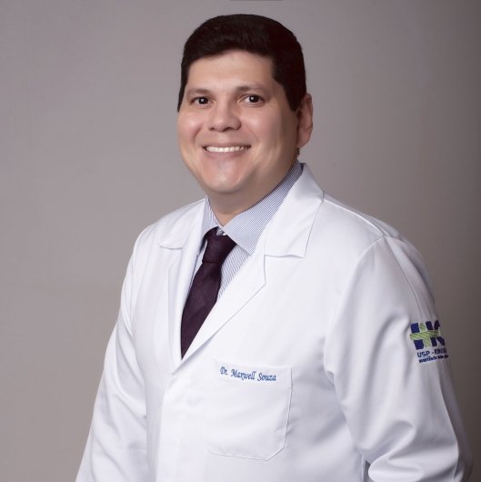 Dr. Maxwell Souza