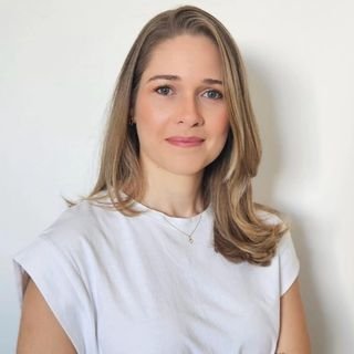 Thais Luana Araujo .