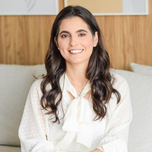 Dra. Larissa de Souza Almeida