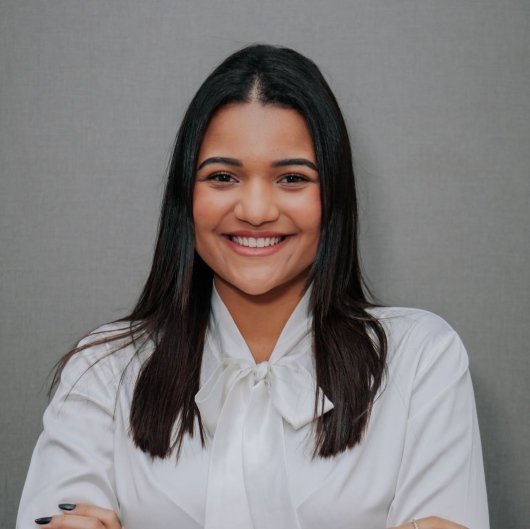 Dra. Gabrielly Laisla Tonetto Vieira