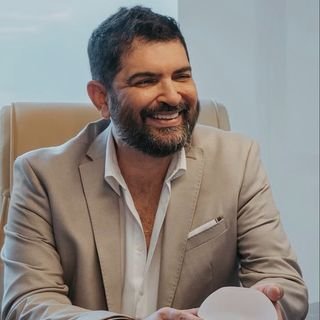 Dr. Charles Farias