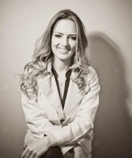 Dra. Ana Carolina Fernandes Antunes