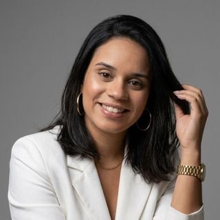 Dra. Adriana Reis