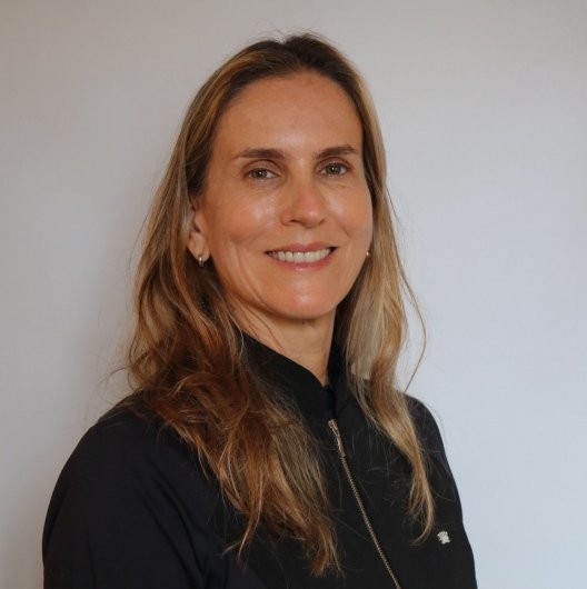 Dra. Claudia Avellar