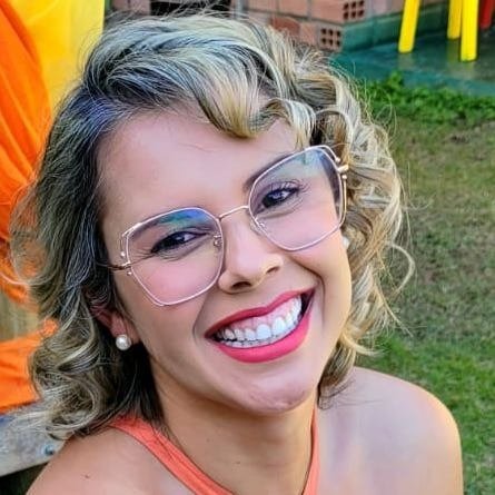 Dra. Ariane Rodrigues Lobo