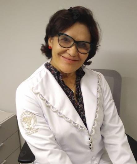 Dra. Maria Regueira .