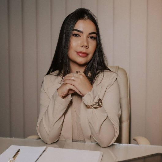 Dra. Júlia Campos