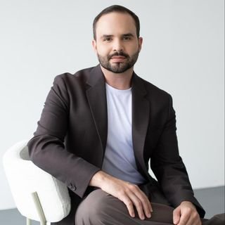 Dr. Gustavo Laurindo