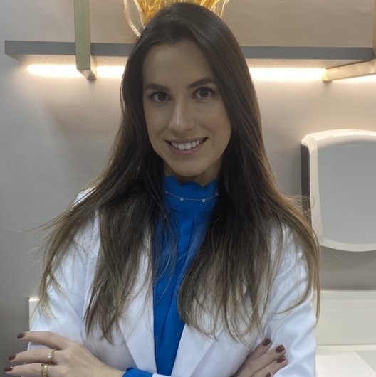 Dra. Esthéfanye Ferreira Mantovani Bastos