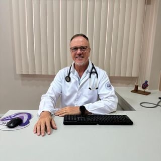 Dr. Eduardo Webster