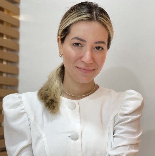 Dra. Hellen Fernanda Santana de Souza