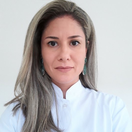 Dra. Carolina Alcântara