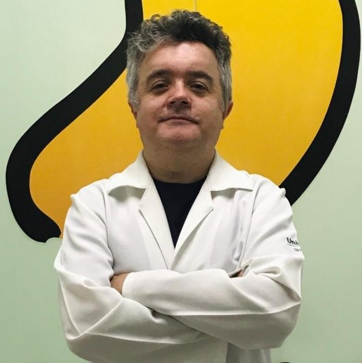Dr. Carlos André Pinheiro de Azambuja