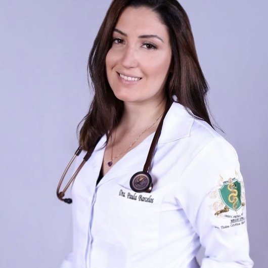 Dra. Paula de Barcelos
