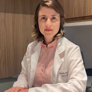 Dra. Amanda Azevedo