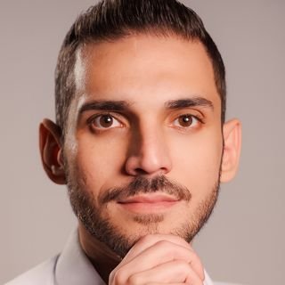Dr. Cauê Attab