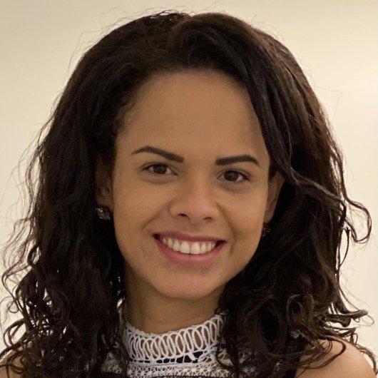 Dra. Caroline dos Anjos