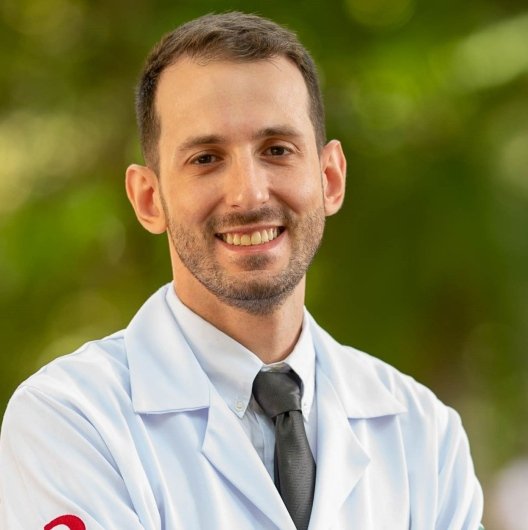 Dr. Carlos Eduardo Belon