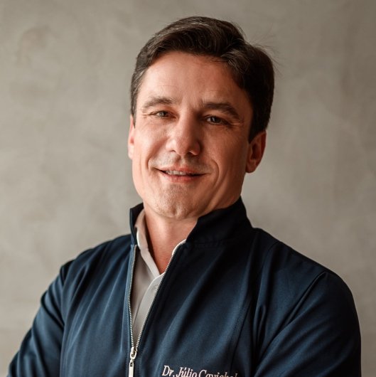 Dr. Julio Cavichiolo