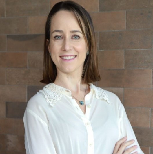 Dra. Júlia Castilho