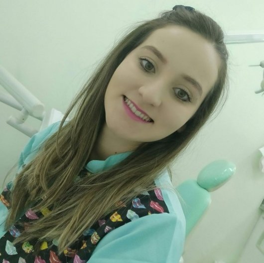 Dra. Isabella Abrucezz Menegaldo de Camargo