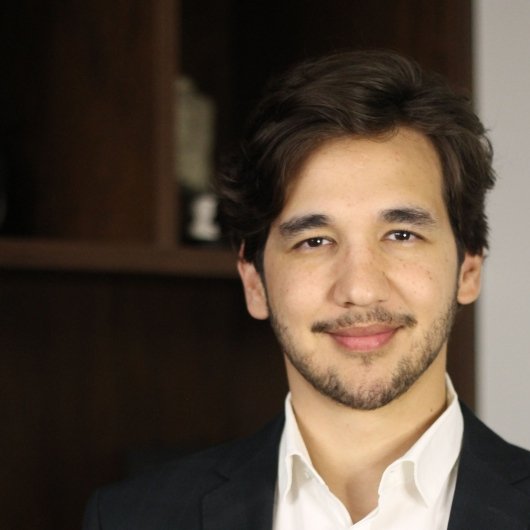 Dr. Otávio Pelucio