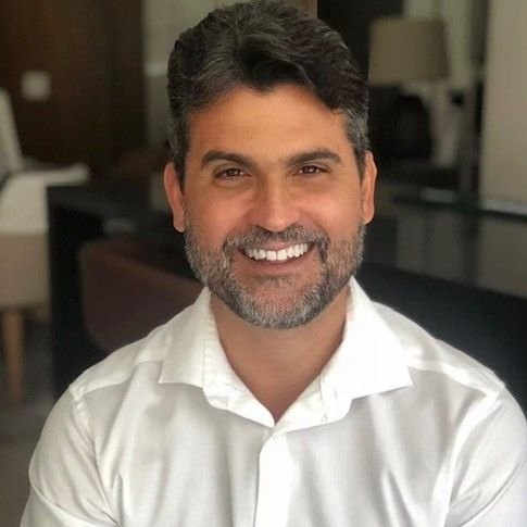 Dr. Adriano Pereira Sampaio