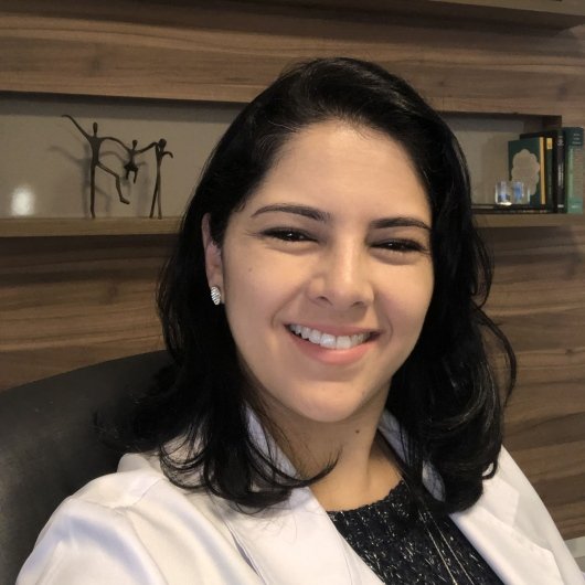 Dra. Adriana Silveira Gatti