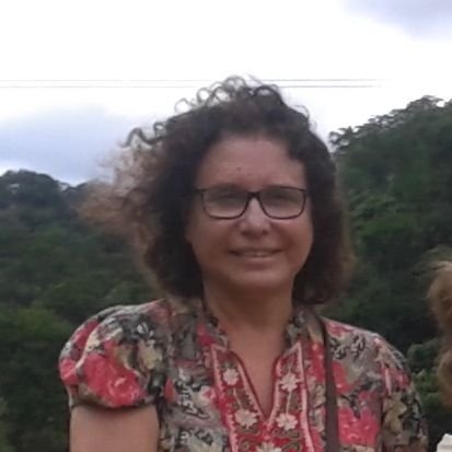 Dra. Lucia Helena H. Carvalho
