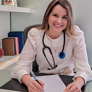 Dra. Marina Ribeiro de Oliveira Santos