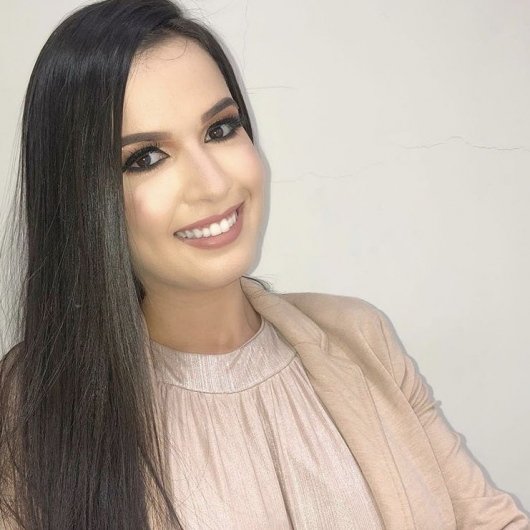 Dra. Viviany Candeia
