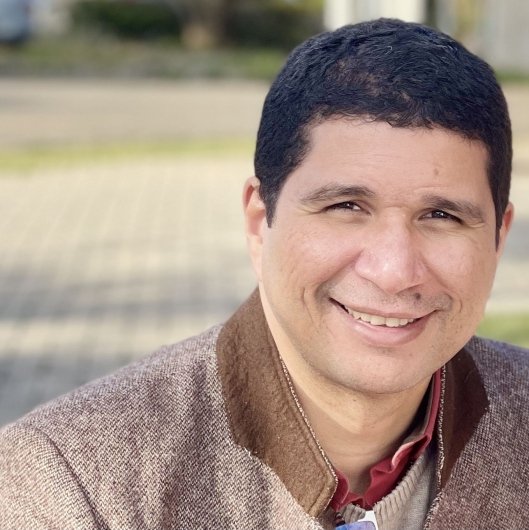 Dr. Bernardo Santos